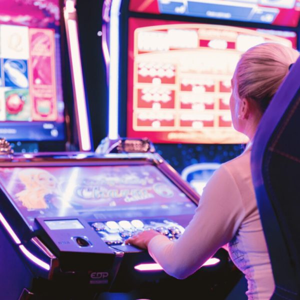 Is Multitasking the Key to Being Informed and Relishing Slot Gaming Simultaneously?